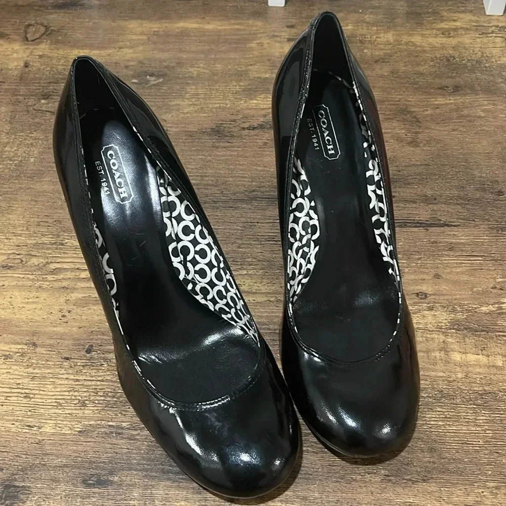 Coach Dorelle Patent Leather Wedge Size 9B - Excellent Condition